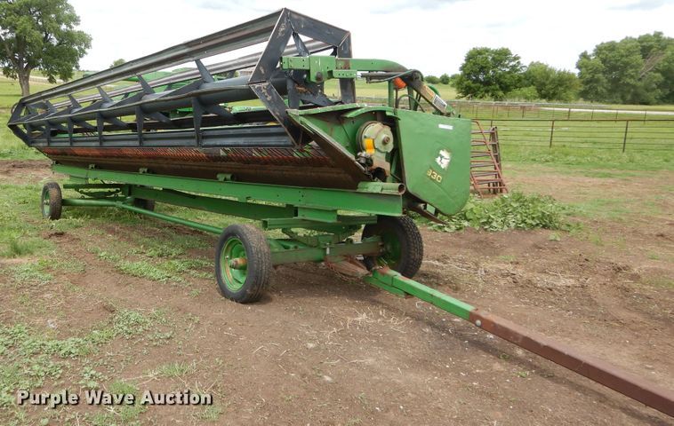 image for item HS9587 1992 John Deere 930 rigid head