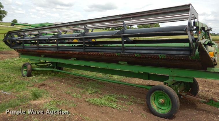 image for item HS9587 1992 John Deere 930 rigid head