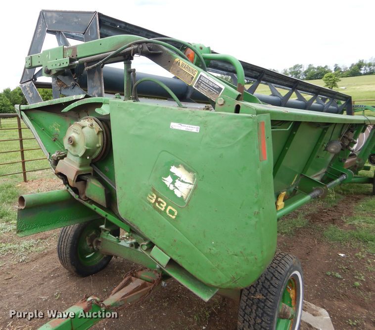 image for item HS9587 1992 John Deere 930 rigid head