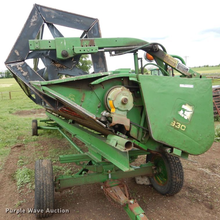 image for item HS9587 1992 John Deere 930 rigid head