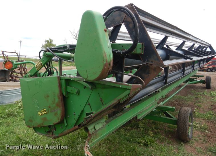 image for item HS9587 1992 John Deere 930 rigid head