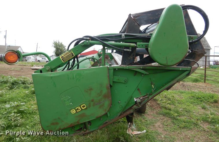 image for item HS9587 1992 John Deere 930 rigid head