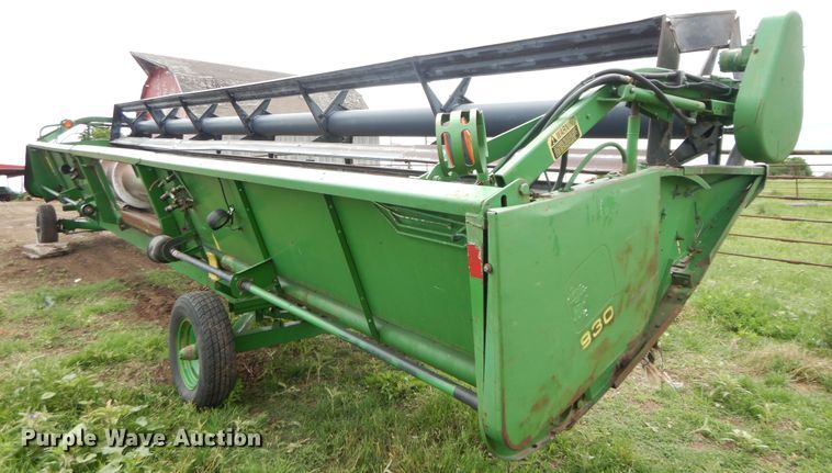 image for item HS9587 1992 John Deere 930 rigid head