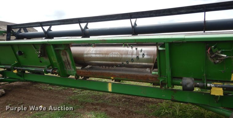 image for item HS9587 1992 John Deere 930 rigid head