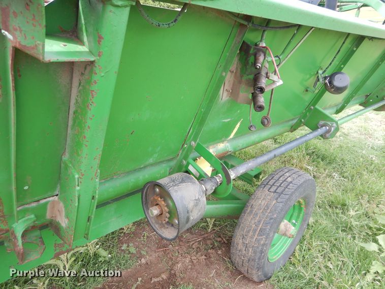 image for item HS9587 1992 John Deere 930 rigid head