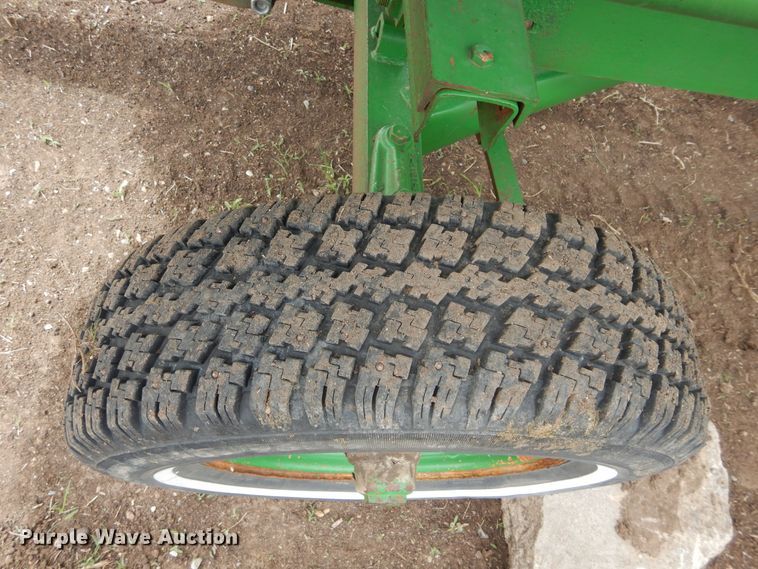 image for item HS9587 1992 John Deere 930 rigid head