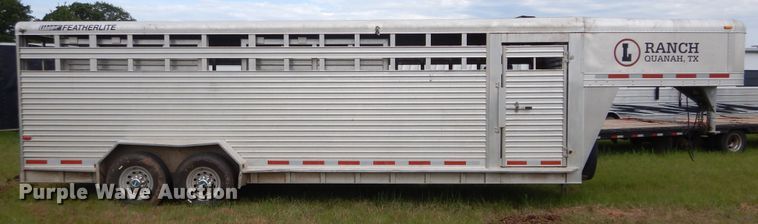 image for item HS9653 2005 Featherlite 8127 livestock trailer