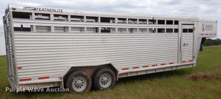 image for item HS9653 2005 Featherlite 8127 livestock trailer