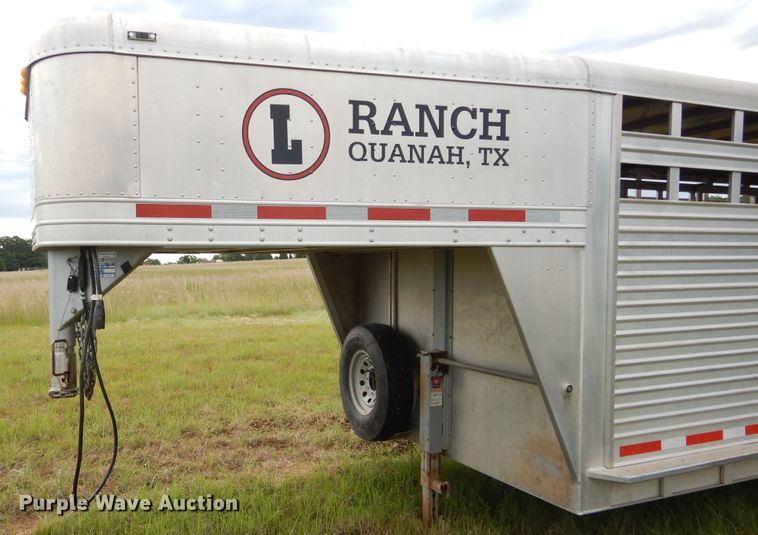 image for item HS9653 2005 Featherlite 8127 livestock trailer