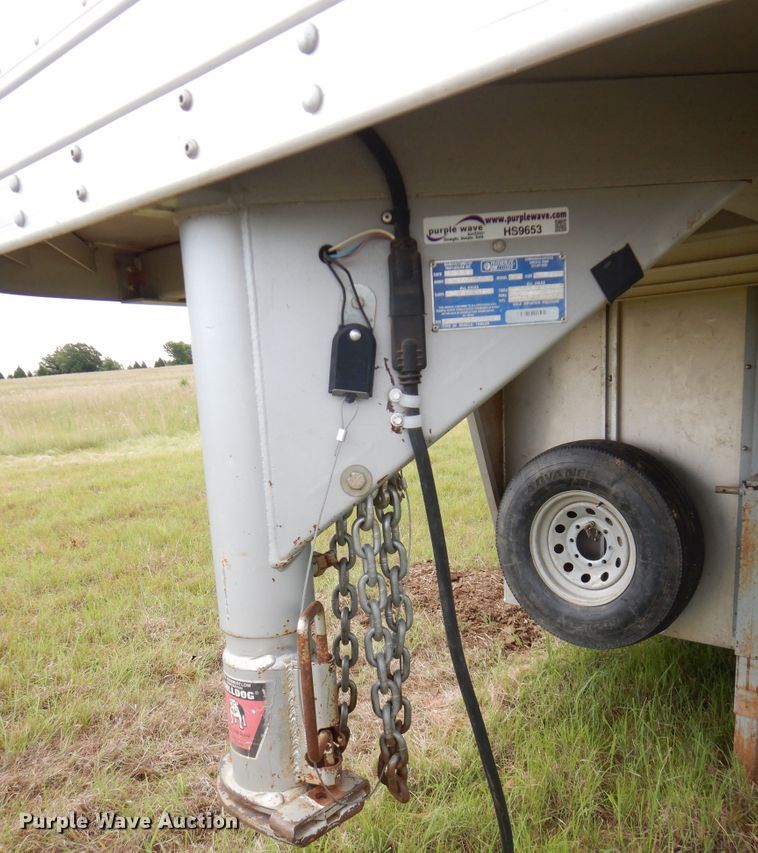 image for item HS9653 2005 Featherlite 8127 livestock trailer