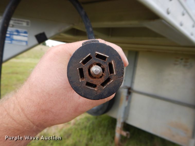 image for item HS9653 2005 Featherlite 8127 livestock trailer