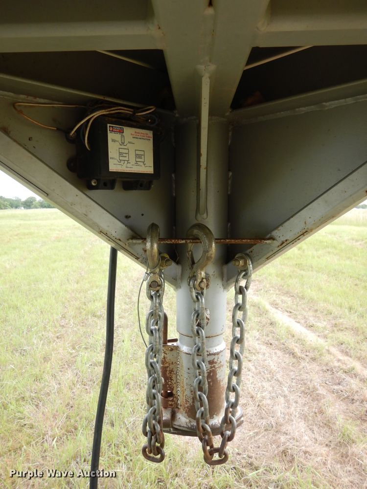 image for item HS9653 2005 Featherlite 8127 livestock trailer