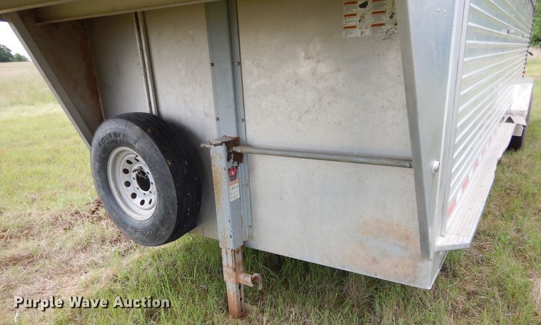 image for item HS9653 2005 Featherlite 8127 livestock trailer