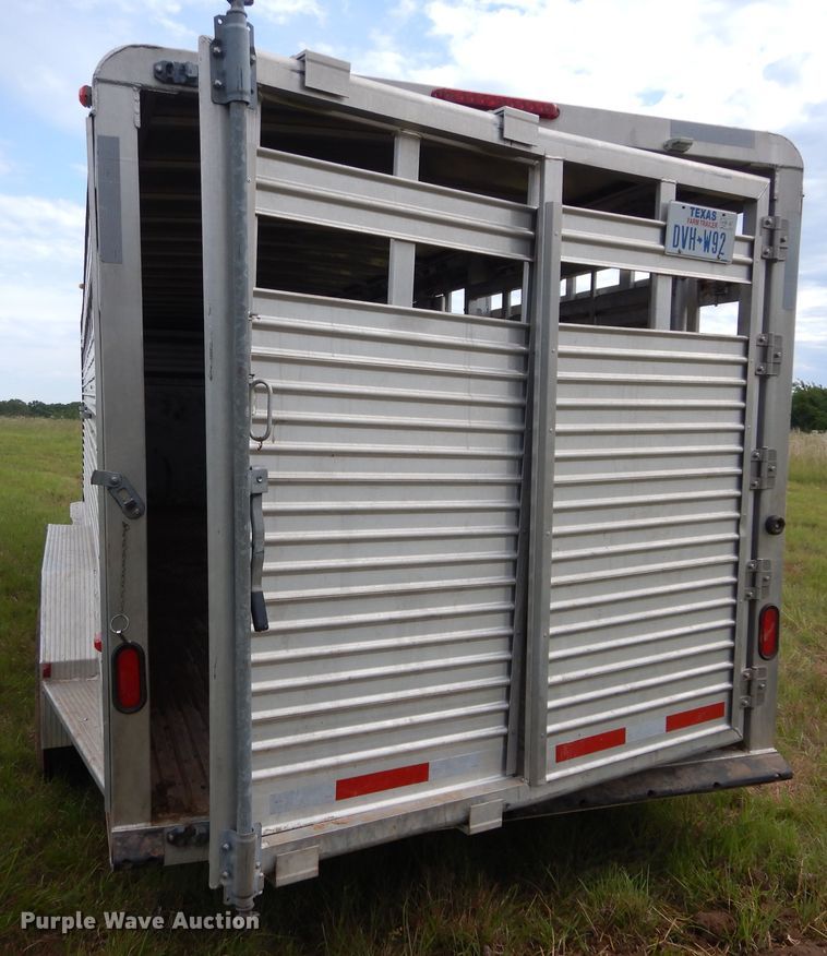 image for item HS9653 2005 Featherlite 8127 livestock trailer