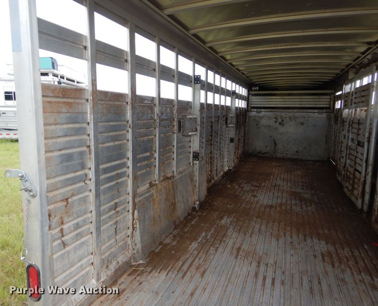 image for item HS9653 2005 Featherlite 8127 livestock trailer