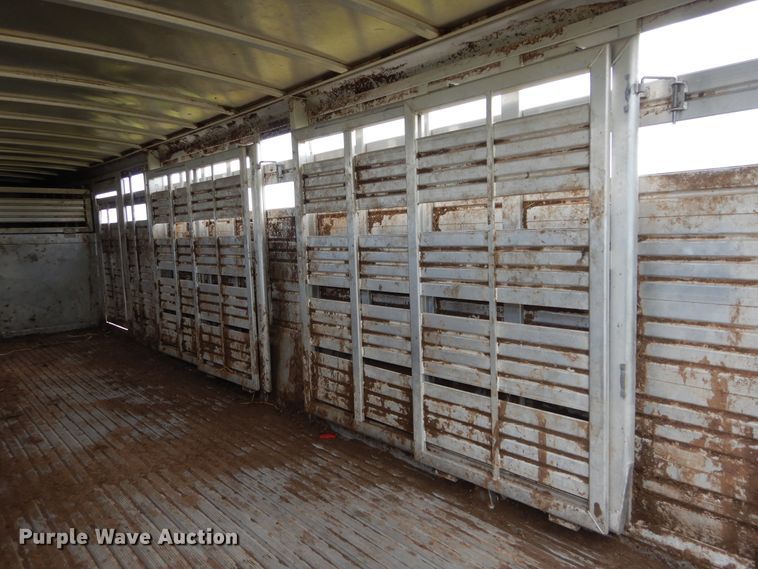 image for item HS9653 2005 Featherlite 8127 livestock trailer