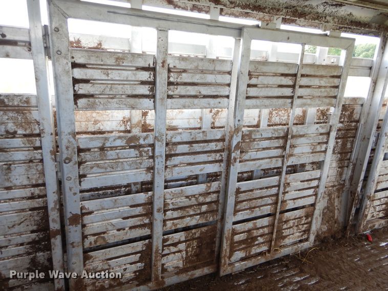 image for item HS9653 2005 Featherlite 8127 livestock trailer