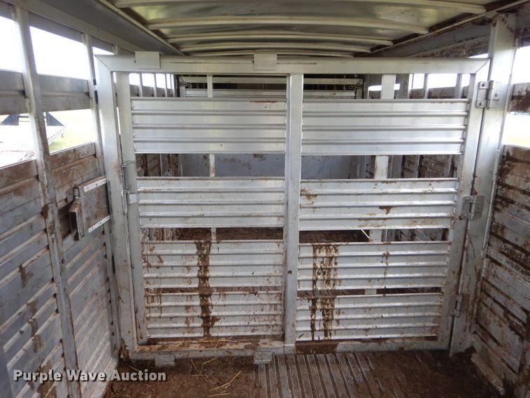 image for item HS9653 2005 Featherlite 8127 livestock trailer