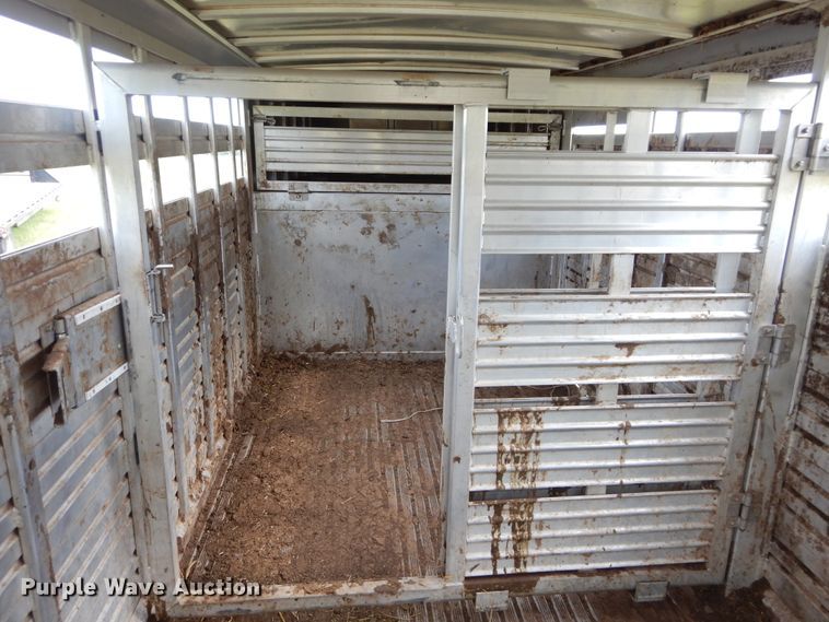 image for item HS9653 2005 Featherlite 8127 livestock trailer