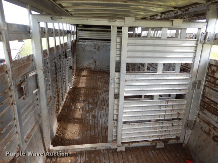 image for item HS9653 2005 Featherlite 8127 livestock trailer