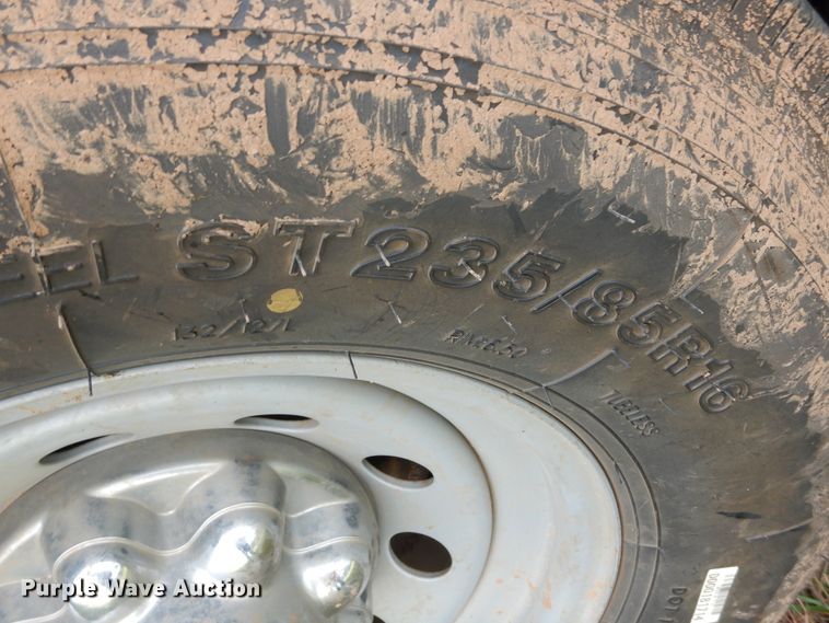 image for item HS9653 2005 Featherlite 8127 livestock trailer