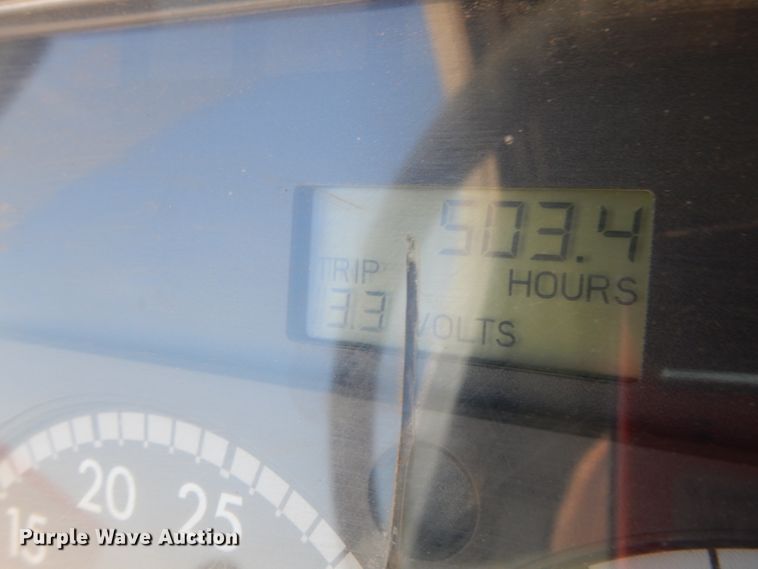 image for item DE5798 2005 Freightliner Columbia  semi truck