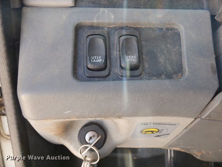 image for item DE5798 2005 Freightliner Columbia  semi truck