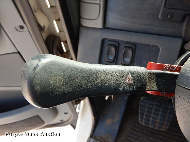 image for item DE5798 2005 Freightliner Columbia  semi truck