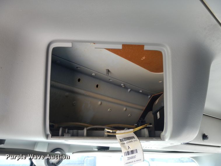 image for item DE5798 2005 Freightliner Columbia  semi truck