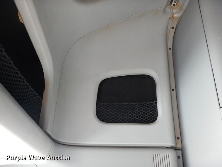 image for item DE5798 2005 Freightliner Columbia  semi truck