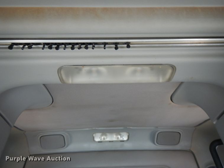 image for item DE5798 2005 Freightliner Columbia  semi truck