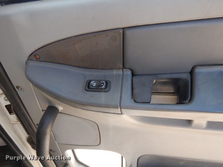 image for item DE5798 2005 Freightliner Columbia  semi truck