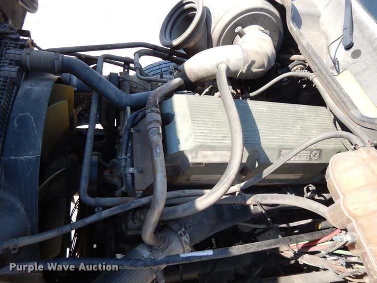 image for item DE5798 2005 Freightliner Columbia  semi truck