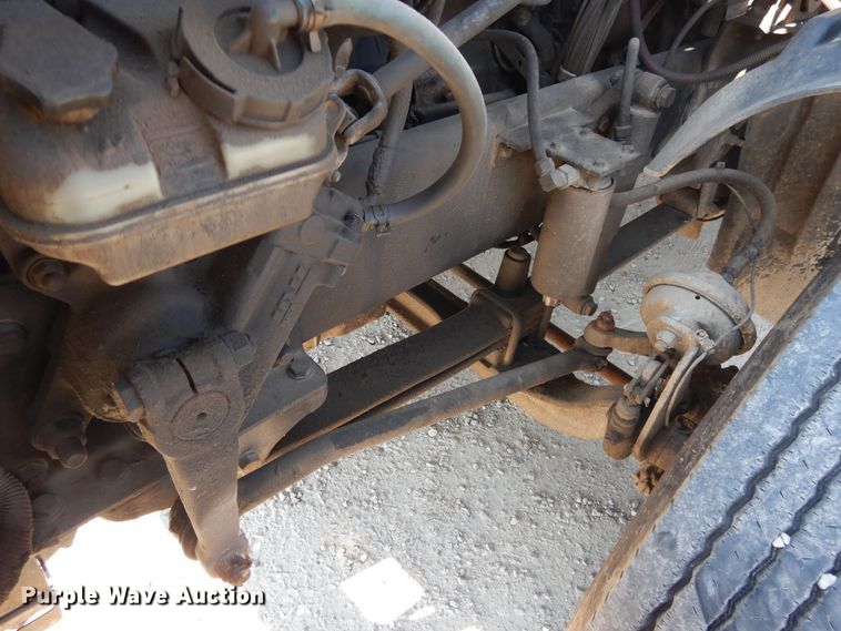 image for item DE5798 2005 Freightliner Columbia  semi truck