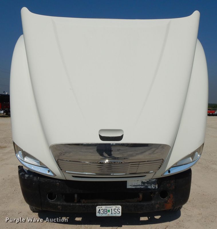 image for item DE5798 2005 Freightliner Columbia  semi truck