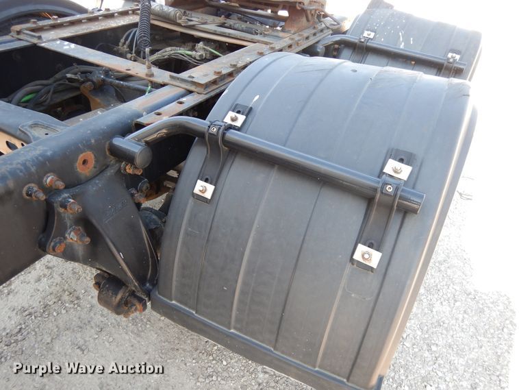 image for item DE5798 2005 Freightliner Columbia  semi truck