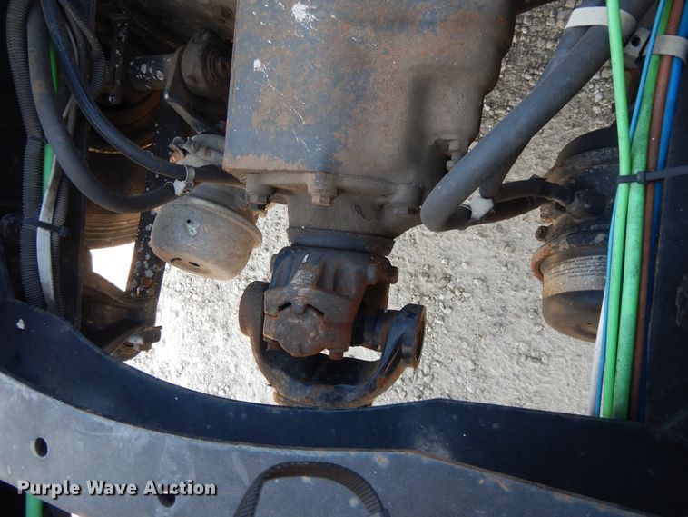 image for item DE5798 2005 Freightliner Columbia  semi truck