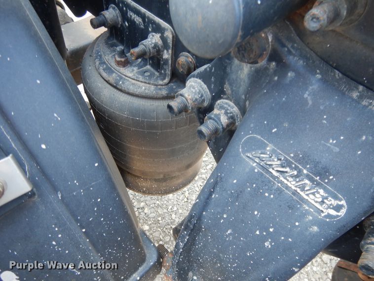 image for item DE5798 2005 Freightliner Columbia  semi truck