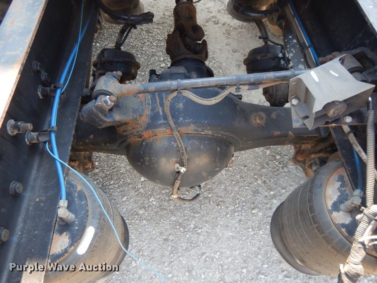 image for item DE5798 2005 Freightliner Columbia  semi truck