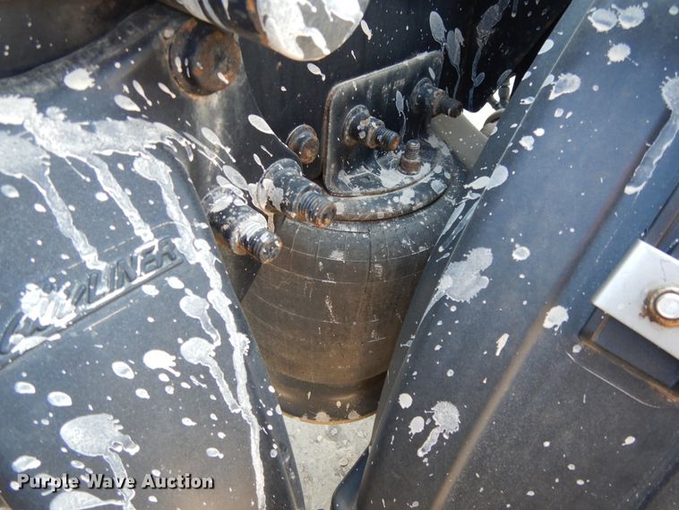 image for item DE5798 2005 Freightliner Columbia  semi truck