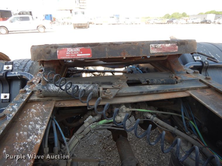 image for item DE5798 2005 Freightliner Columbia  semi truck