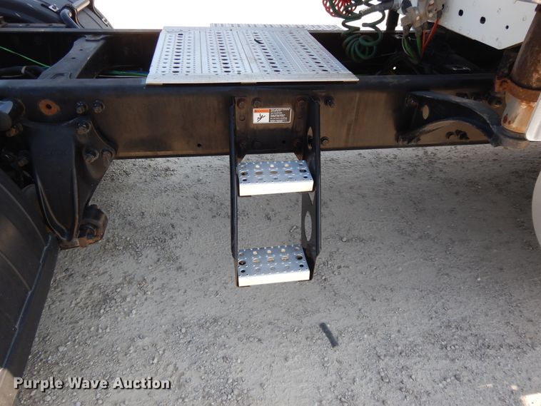 image for item DE5798 2005 Freightliner Columbia  semi truck