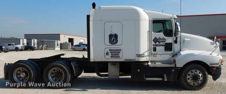 image for item DE5799 2005 Kenworth T600  semi truck