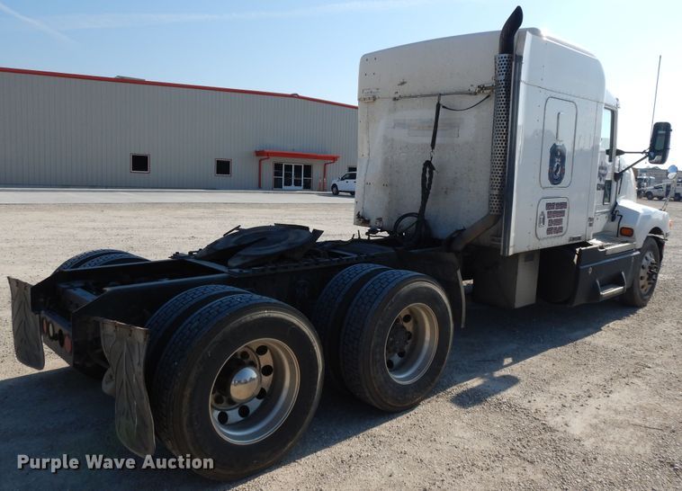 image for item DE5799 2005 Kenworth T600  semi truck