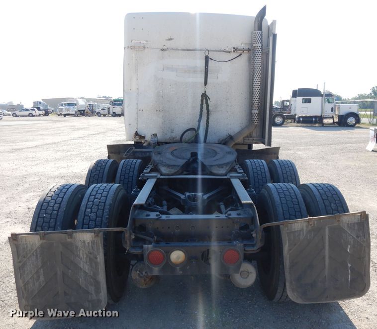 image for item DE5799 2005 Kenworth T600  semi truck