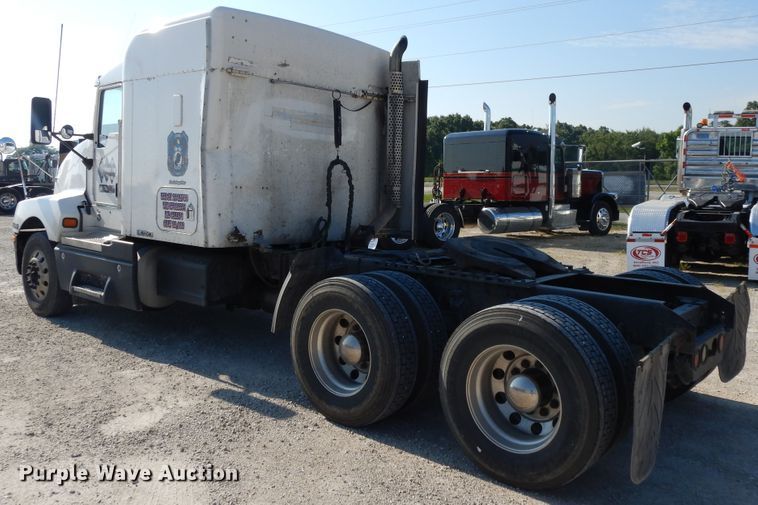 image for item DE5799 2005 Kenworth T600  semi truck