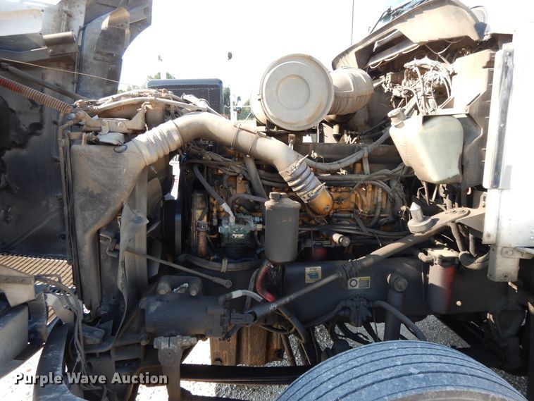 image for item DE5799 2005 Kenworth T600  semi truck