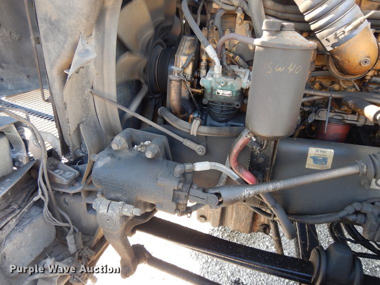 image for item DE5799 2005 Kenworth T600  semi truck