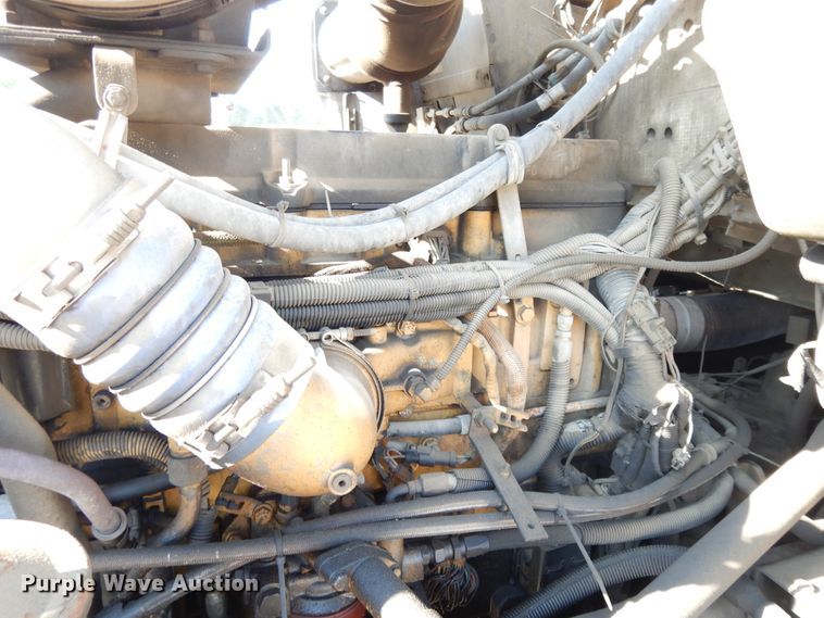 image for item DE5799 2005 Kenworth T600  semi truck