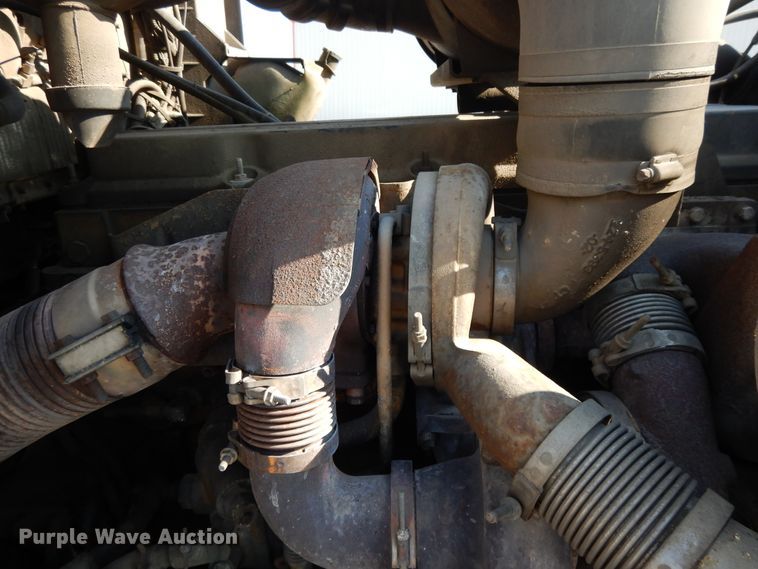 image for item DE5799 2005 Kenworth T600  semi truck